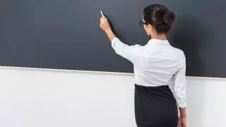 Учителя, не пустившую первоклассницу в туалет, наказали в Рудном