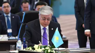 Токаев подписал ряд документов на саммите в Анкаре