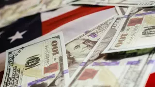 Установлены официальные курсы доллара, рубля и евро на выходные