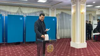 Почему много тех, кто хочет стать депутатом в Казахстане, ответил госсоветник Карин