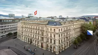 Крупнейший банк Швейцарии UBS купил Credit Suisse