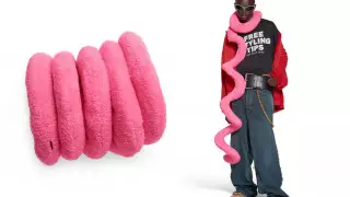 Balenciaga запустил в продажу шарфы в виде "кишок" за 1700 евро