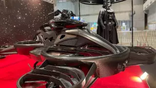 Полиция Абу-Даби пересела на летающие мотоциклы