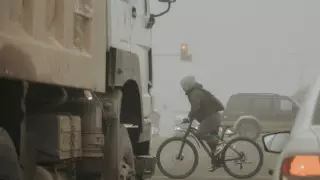 Из-за густого тумана на трех участках республиканских трасс ограничено движение