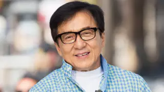 Заходил в магазин и скупал все. Какими богатыми выходками известен Джеки Чан