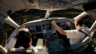 Пассажир заменил потерявшего сознание пилота и помог посадить самолет