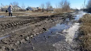 "Дети теряют обувь": сельчане пожаловались на плохие дороги в Павлодарской области
