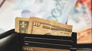 Курс доллара упал еще на 6 тенге