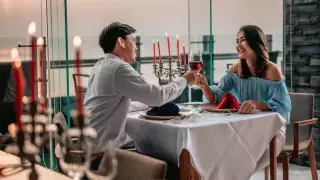 Кто должен платить за счет на свидании? Узнали мнения казахстанцев