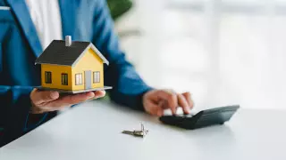 “Вынуждены ночевать перед банком“. Депутат просит пересмотреть ипотечные программы