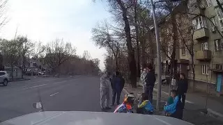 Сбил девочку и скрылся: авто с подложными номерами ищут в Алматы