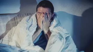 Прерывистый сон назвали симптомом опасного заболевания