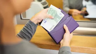 Сколько стоят доллар и евро в обменниках Казахстана