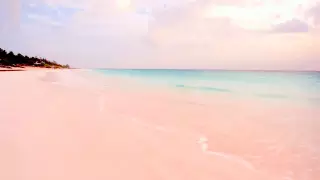 В популярной среди казахстанцев стране: назван лучший пляж в мире