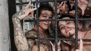 Вам здесь не рады: названы самые опасные города для туристов