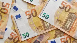 Названы официальные курсы доллара, рубля и евро на 14 апреля