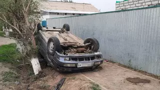 Машина влетела в яму и перевернулась в Кызылорде