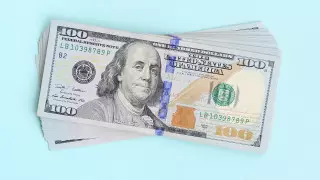 Названы официальные курсы доллара, рубля и евро на 18 апреля