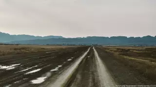 Сельчане решили сами отремонтировать разбитую дорогу в области Абай