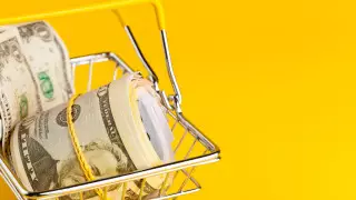 Курс доллара вырос еще на 4 тенге