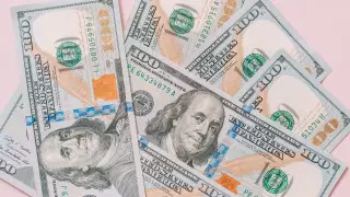 Курс доллара вырос еще на 2 тенге