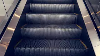 Женщине оторвало пальцы ноги на эскалаторе в Кокшетау