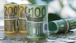 Названы официальные курсы доллара, рубля и евро на 27 апреля