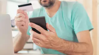 Житель Аральска подал в суд на женщину, которой по ошибке скинул 370 тысяч тенге