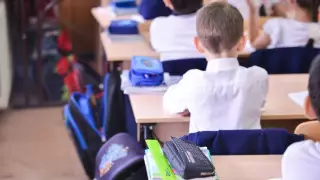 "Виноваты гаджеты": в ВКО растет число детей с плохой осанкой и слабым зрением