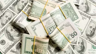 Курс доллара упал на 4 тенге