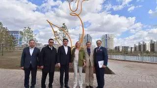 "АрселорМиттал" и посольство Нидерландов сделали подарок Ботаническому саду Астаны