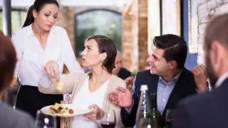 Могут ли ночные клубы и рестораны требовать с клиентов депозит в Казахстане