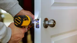 Продавца дверей из Алматы заподозрили в обмане более 20 покупателей