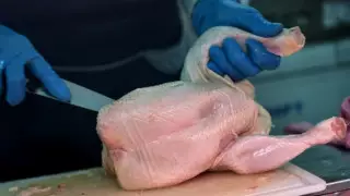 Врач рассказала, какую часть курицы лучше не есть