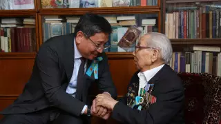 Аким Алматы поздравил ветеранов Великой Отечественной войны с Днем Победы