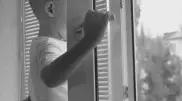 2-летний малыш выпал из окна и разбился насмерть в Караганде