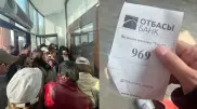 С 10 удостоверениями в одних руках. Как в Астане быстро "раздали" женскую ипотеку "Умай"