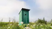 Двухлетний ребенок погиб после падения в уличный туалет в Шалкаре