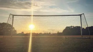 Футбольные ворота упали на 12-летнего школьника на стадионе в Темиртау