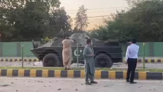 Митингующие в Пакистане атаковали резиденцию премьера