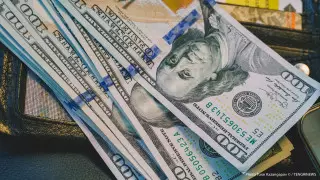 Курс доллара вырос еще почти на 2 тенге