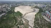 В Алматы показали, как очищают дно Сайрана впервые за 50 лет