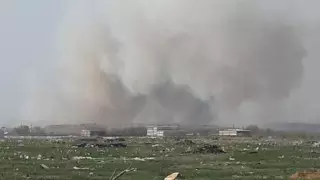 "Глаза слезятся, на улице вонь". Больше суток горит свалка в Павлодаре