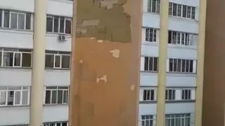 Облицовка слетела с девятиэтажного дома в Алматы