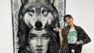 Художница создала портрет девушки-көкбөрі в уникальной технике на ковре
