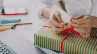 "Что дарить, а что нельзя?" О подарках учителям высказались в Минпросвещения