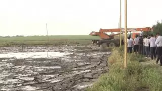 Избавить от зловонного пруда с нечистотами просят шымкентцы