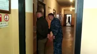 Обвинил полицейского. Семейчанина арестовали за видео в TikTok