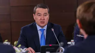 Транзит из Китая в Европу через Казахстан сократят до 5 дней - Смаилов