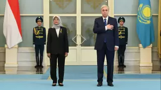 Токаев встретил президента Сингапура в Акорде
